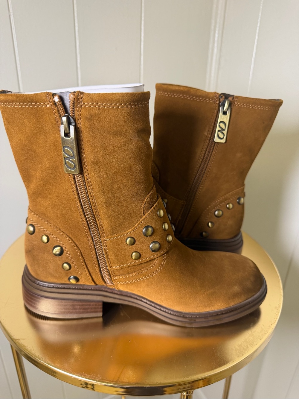 Naturalizer Women’s Studded Suede Ankle Boots – Brown/Cognac – NEW size 6.5W